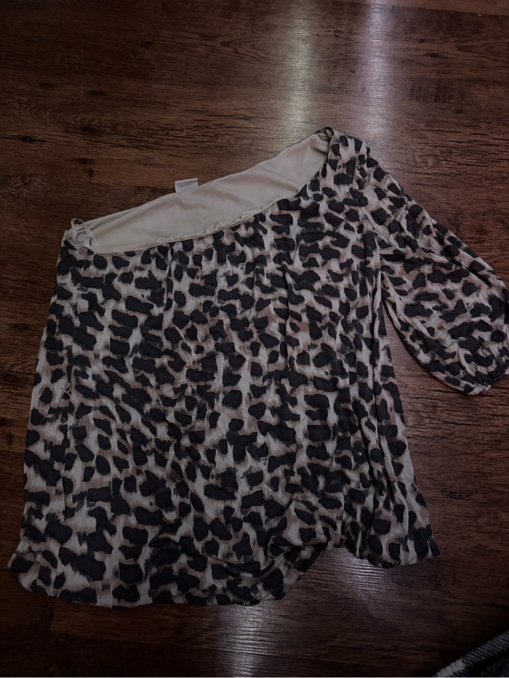 Off-Shoulder Leopard Print Women's Top in Beige and Black